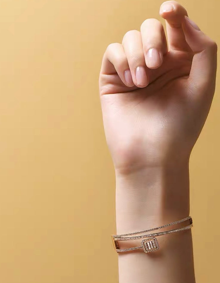 Unique elegant rose natural diamond bangle