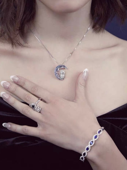 Dark Blue Night Owl necklace white Gold and Diamond