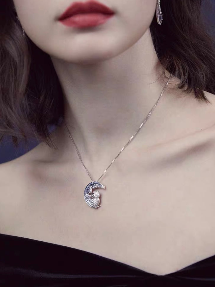 Dark Blue Night Owl necklace white Gold and Diamond